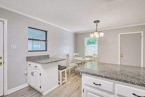 Interior - Beautiful beach house in lovely Oceans Springs. A three min drive to East Beach! (Ocean Springs)