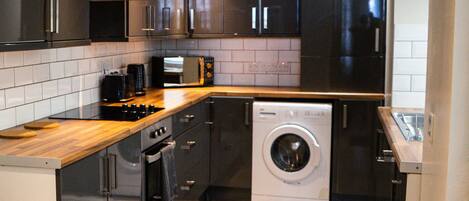 Refrigerador, microondas, horno, lavavajillas