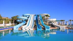 A pool with multiple water slides and lounge chairs. - Luxurious Apartment with 2 bedrooms, swimming pool & patio (Albufeira)