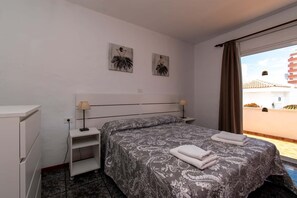 2 bedrooms, iron/ironing board, free WiFi, bed sheets