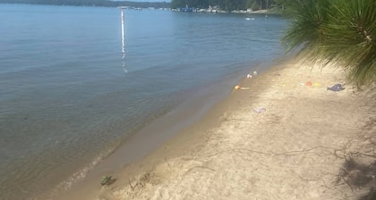 Cozy cabin a mile from Higgins Lake