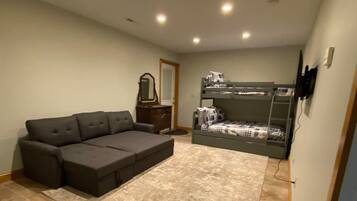 4 bedrooms, desk, free WiFi, bed sheets