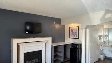 Escritorio, wifi gratis y ropa de cama