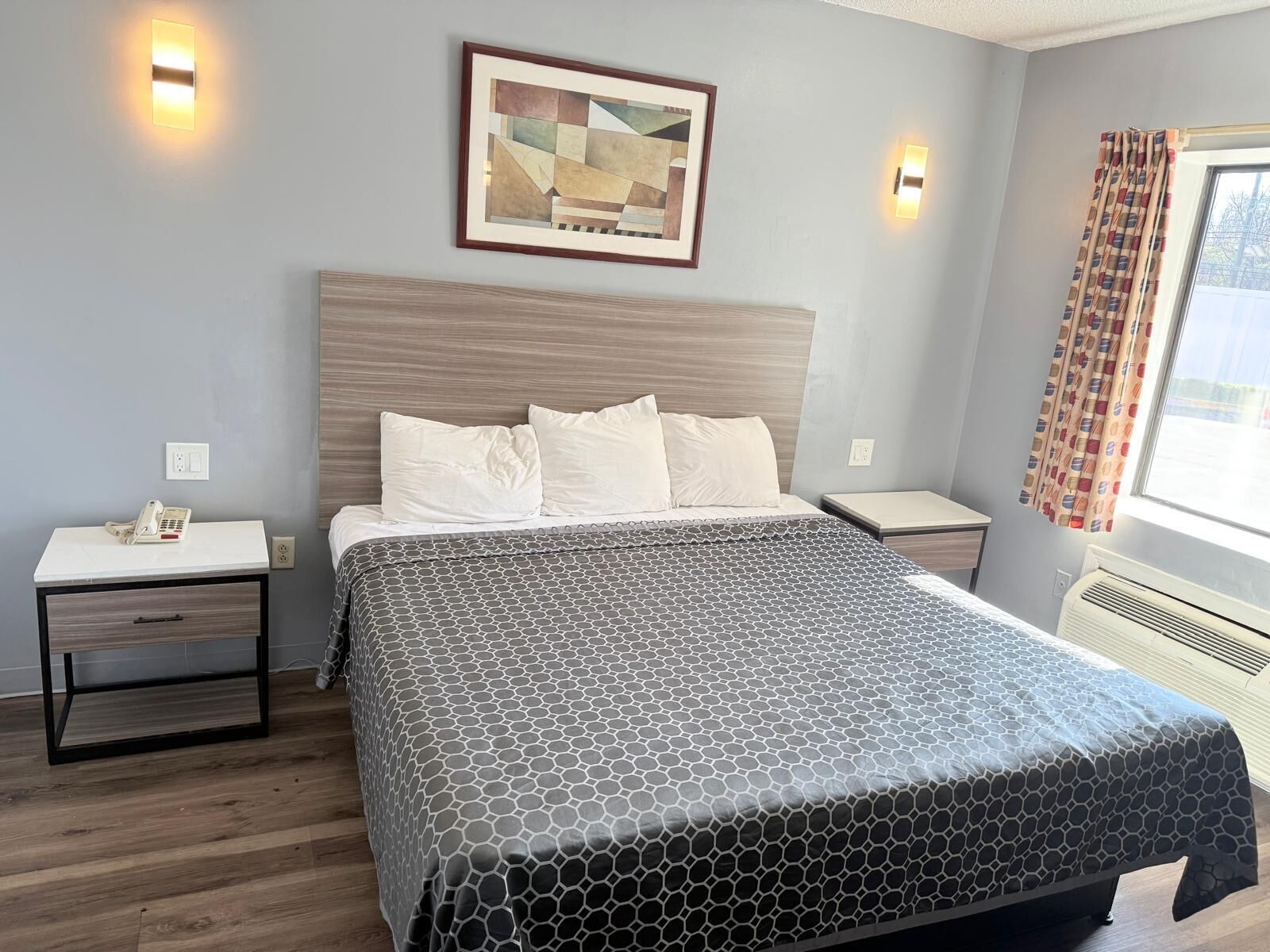 Bañera profunda, secador de pelo y toallas