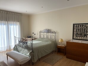 3 bedrooms, desk, iron/ironing board, travel cot - Esperamos por si nas Suas Próximas Férias (Folhadal, Viseu, Portugal)