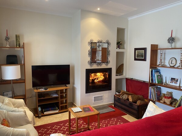 Smart TV, fireplace, books - Esperamos por si nas Suas Próximas Férias (Folhadal, Viseu, Portugal)