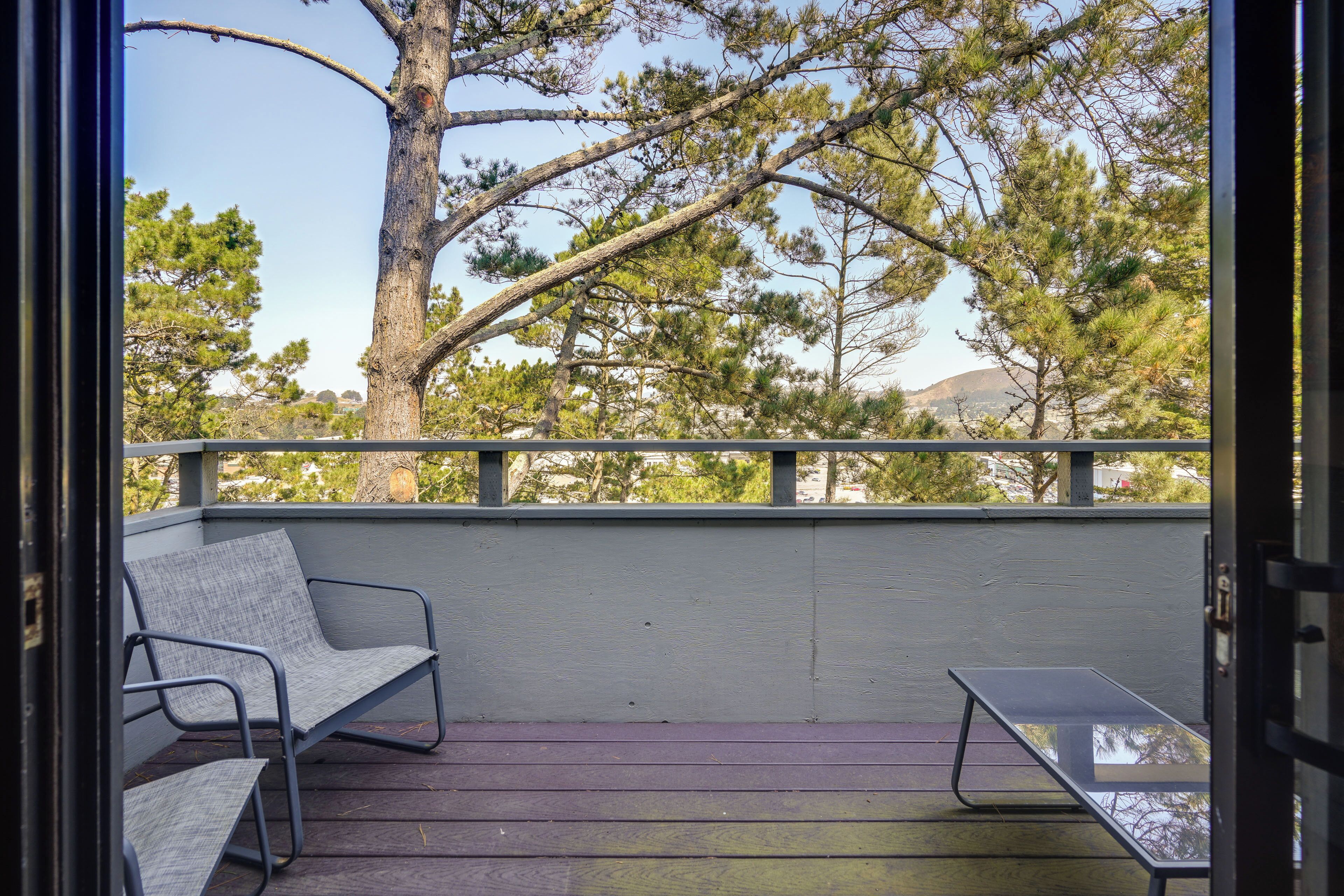 Daly City Vacation Rental w/ Mountain Views!