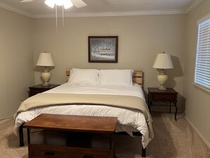 4 bedrooms, in-room safe, iron/ironing board, free WiFi - Cozy home in Mid-town Ruidoso. Enjoy the pool table and Hot tub.  (Ruidoso)