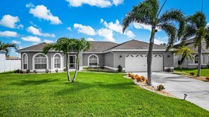 Exterior - Tropical Gem! Sparkling Saltwater Pool • Peaceful Canal with Dock• Luxe Comfort
 (Cape Coral)