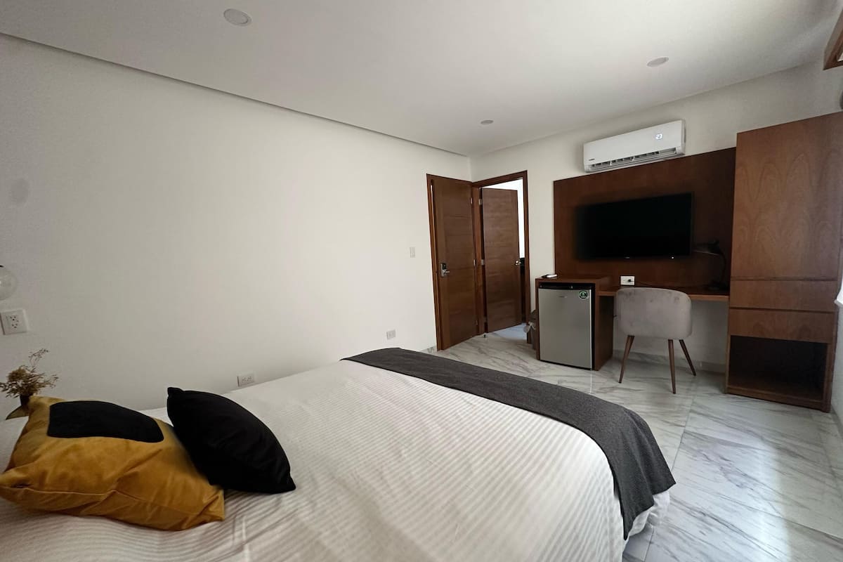 1 bedroom, individually decorated, individually furnished, bed sheets