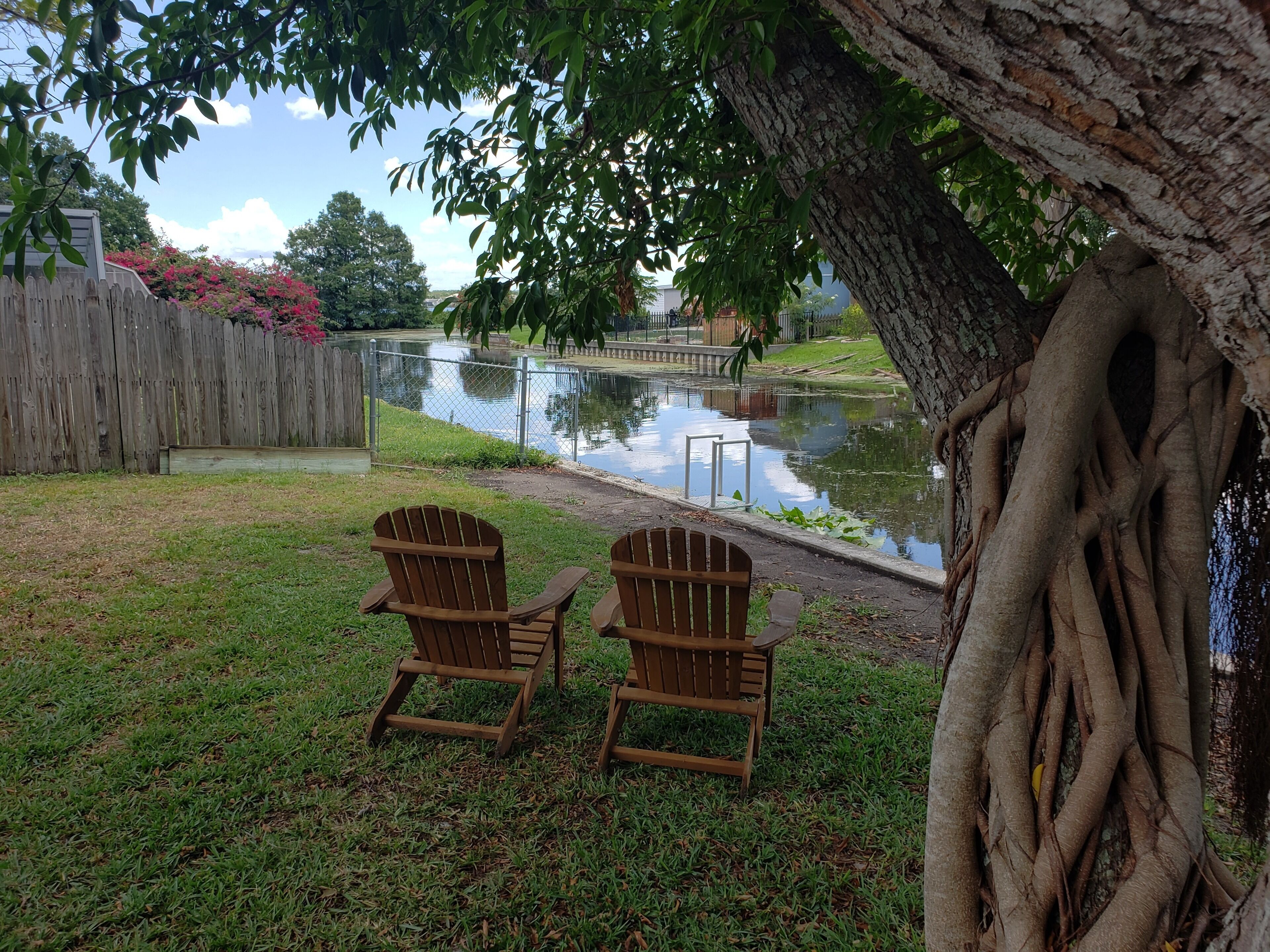 المنطقة المحيطة بالمنشأة