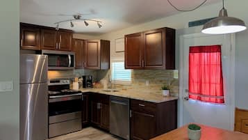 Frigorífic, microones, forn i placa de cuina