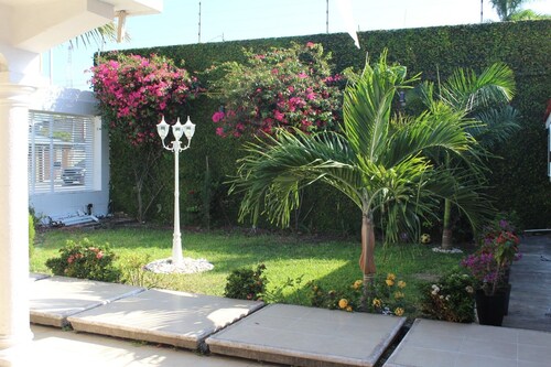 Casa familiar, segura y cómoda, cerca del centro.