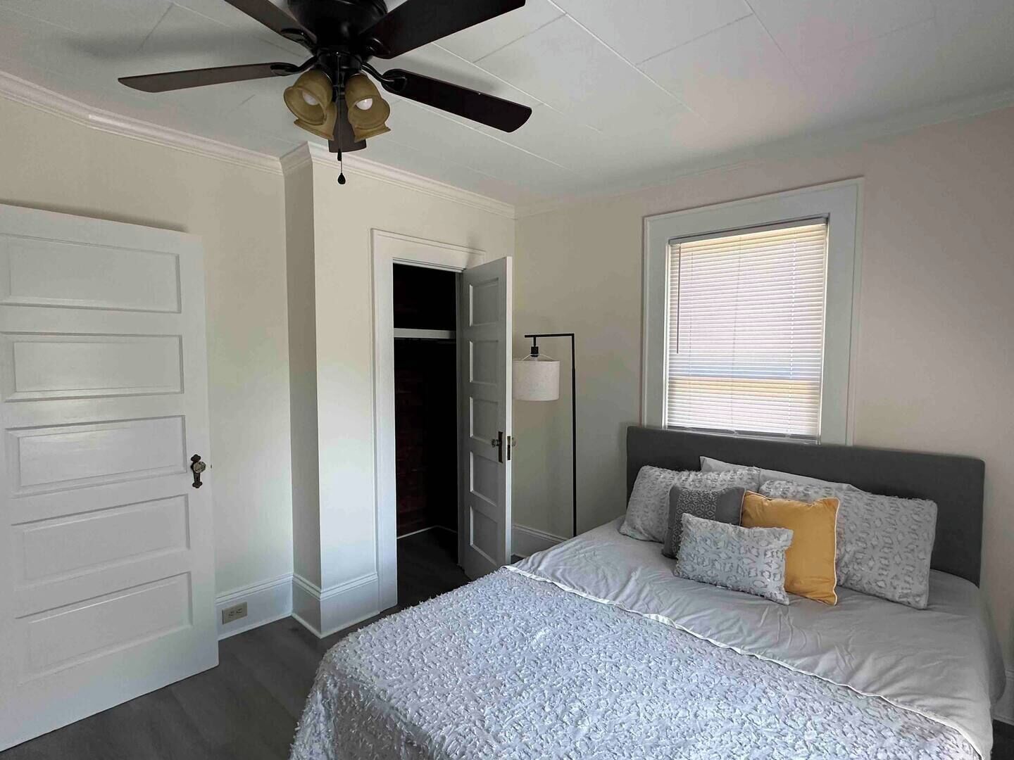 Renovated 2BR/1B Urban Escape