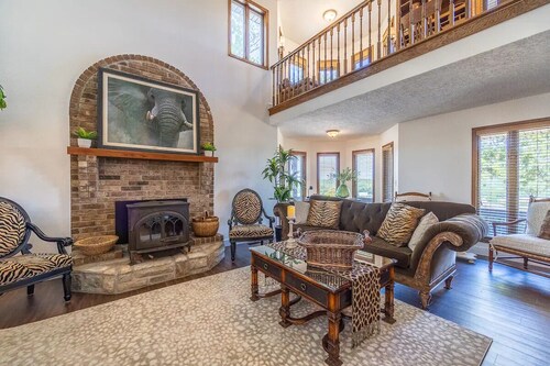 A spacious finely-appointed luxury hideaway, nestled in the Ozark Mountains.