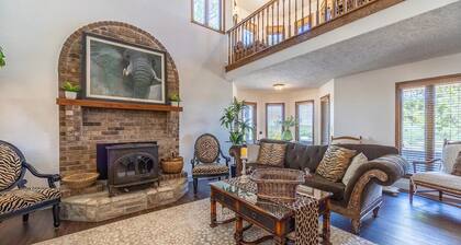 A spacious finely-appointed luxury hideaway, nestled in the Ozark Mountains.