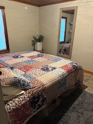 3 bedrooms, iron/ironing board, WiFi, bed sheets - Grannies house sits on 300 acre farm built in 1959 (Finger)