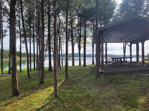Maples Lakefront Blessing w/ private boat dock/lake access kayaks & paddle boat