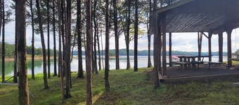 Maples Lakefront Blessing w/ private boat dock/lake access kayaks & paddle boat