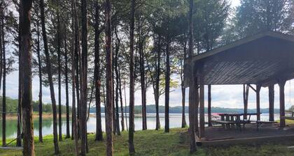 Maples Lakefront Blessing w/ private boat dock/lake access kayaks & paddle boat