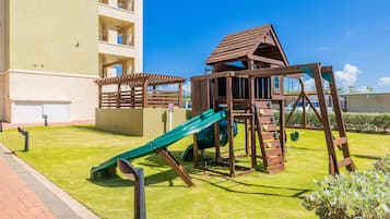 Área de juegos infantiles al aire libre