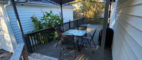 屋外ダイニングエリア