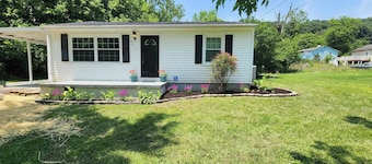 Private 2 Bed/1 full Bath close to everything-12 min to downtown Knox!