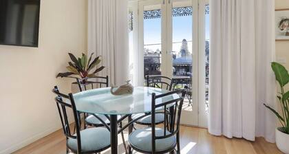 Banyan Retreat - one king bedroom apartment in CBD