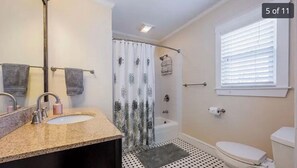 Towels, soap, toilet paper - Beautiful Asbury Beach Home (Asbury Park)