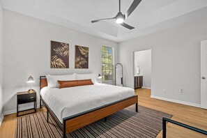 3 chambres, fer et planche à repasser, Wi-Fi, draps fournis