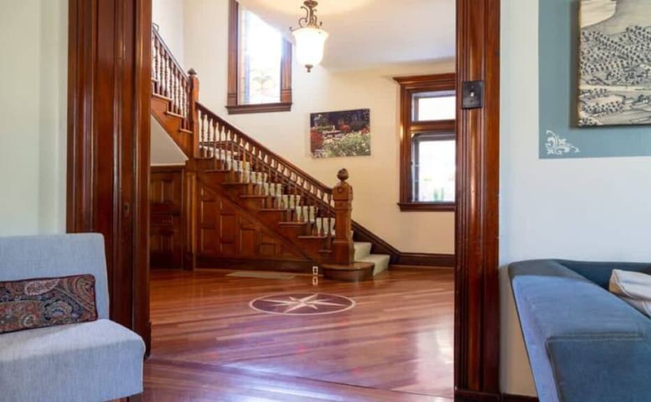 Spacious + Historic 3-story Home Private Driveway Sleeps 16 Convenient Location! - St. Louis, MO