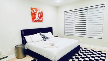 3 slaapkamers, een strijkplank/strijkijzer, gratis wifi, beddengoed