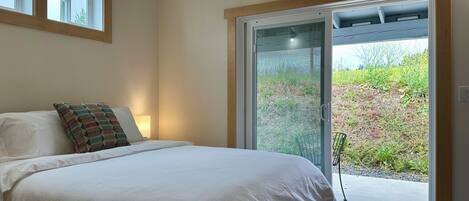 1 bedroom, desk, free WiFi, bed sheets