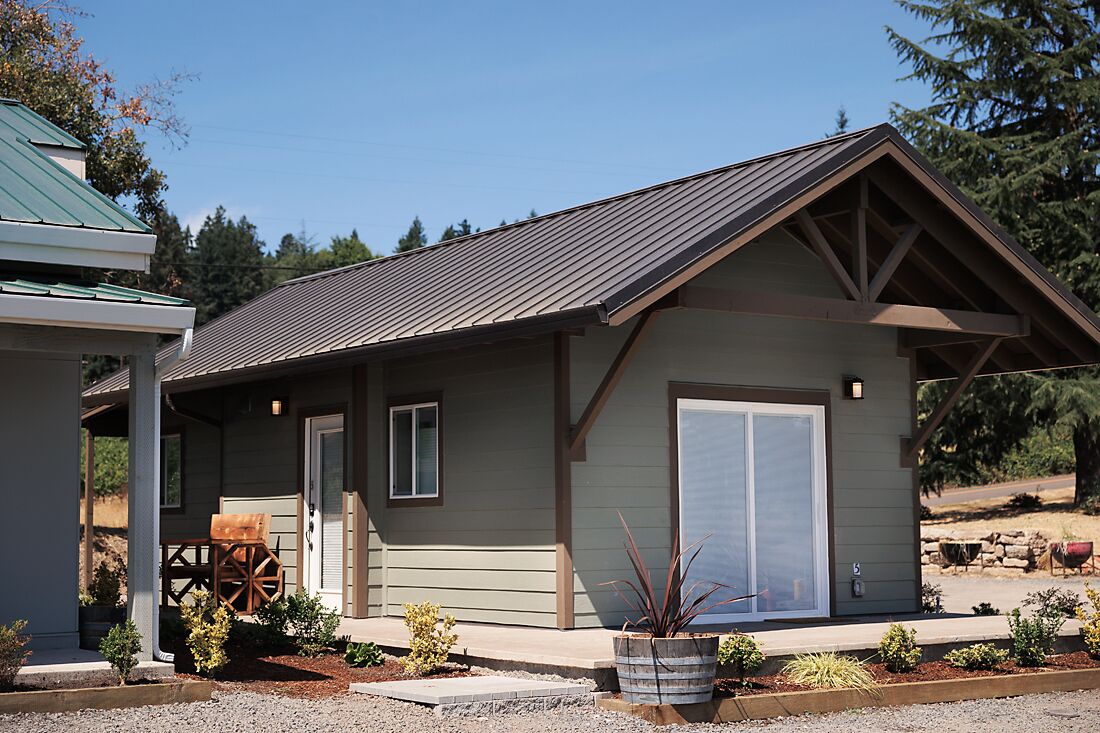 Escape to the Heart of Dundee: Your Cottage Retreat in Oregon Wine Country.