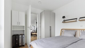 A bedroom with a bed, a wardrobe, a desk, and a chair. - GebirgsResort Winterberg (Winterberg)