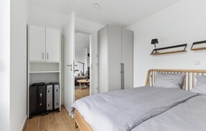 2 bedrooms, travel crib, WiFi, bed sheets