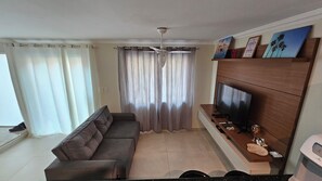 Living area - Triplex Beachfront House with Private Gourmet Area (Arraial do Cabo)