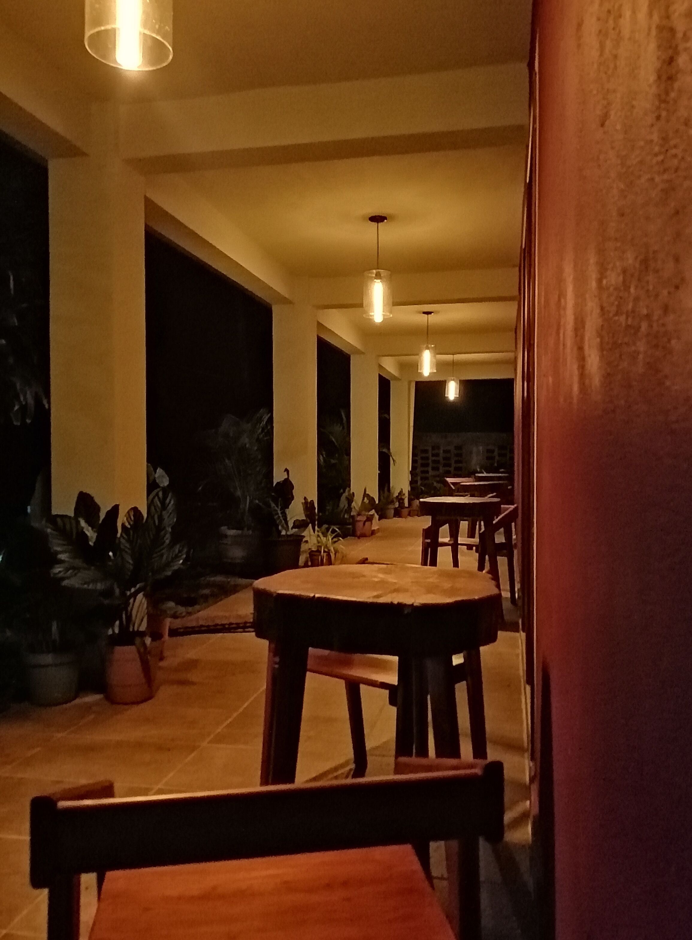 32-英寸智能电视（配备数码频道）、Netflix、流媒体服务