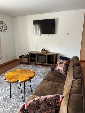 Smart TV - Anne's Dream Second Floor Rental 

 (Wilmington)