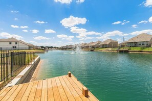 Property grounds - 🌸Gorgeous Lakeview in the Heart of Katy🌸 (Katy)
