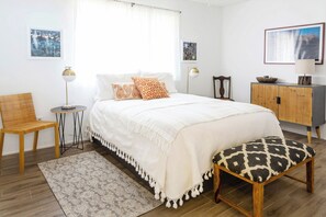 2 habitaciones, tabla de planchar con plancha y cuna de viaje 