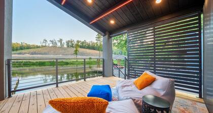 Discover Lakeside Bliss on Lake Hamilton