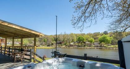 3 BDR Bungalow | Lake Front | Hot Tub | Fire Pit