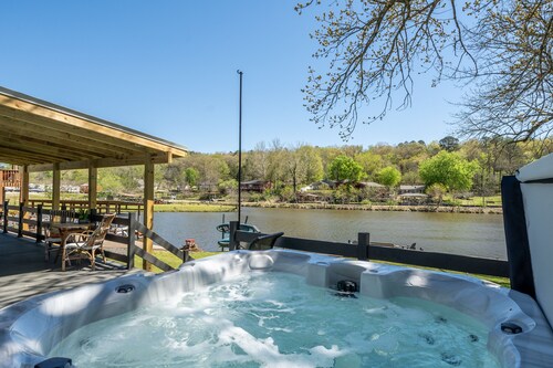 3 BDR Bungalow | Lake Front  | Hot Tub | Fire Pit