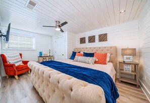 3 bedrooms, iron/ironing board, travel cot, free WiFi - 3 BDR Bungalow | Lake Front  | Hot Tub | Fire Pit (Hot Springs)