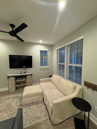 Walkable, Family & Pet friendly, Downtown, free and easy to find street parking