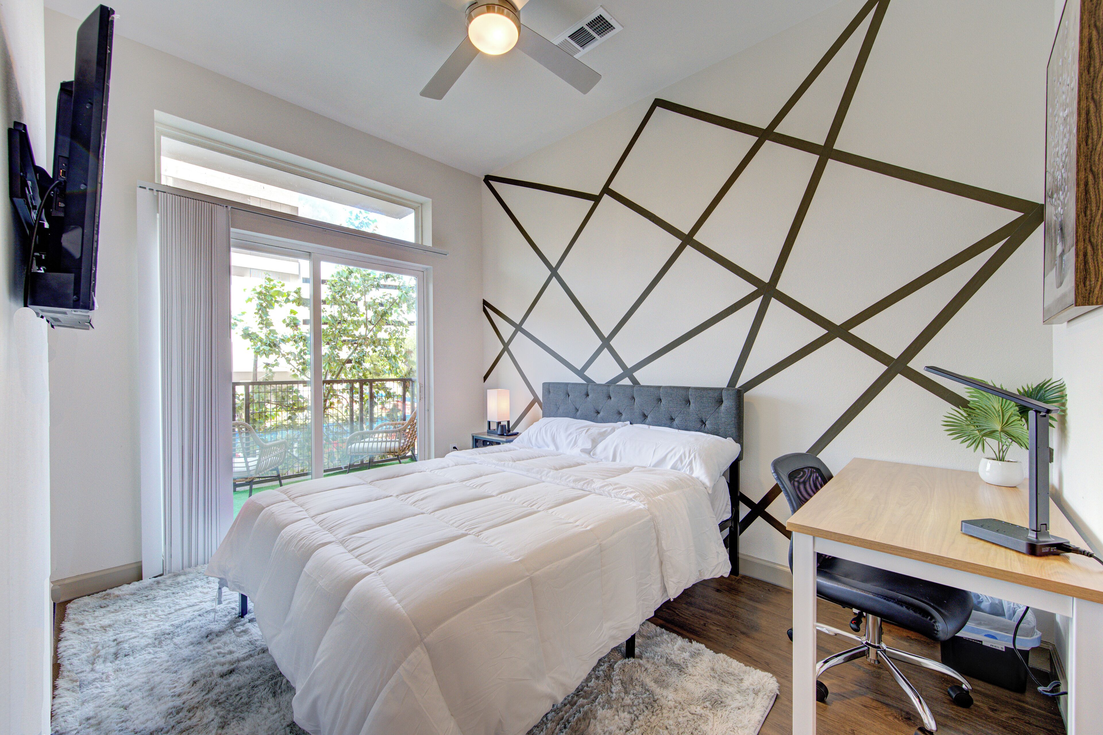Trendy Downtown 1bd Ideal for Monthly Stays| Pool