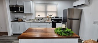 Kellie's Cottage!  Guest Favorite! Pet Friendly!