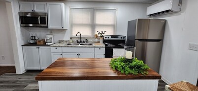 Kellie's Cottage!  Guest Favorite! Pet Friendly!