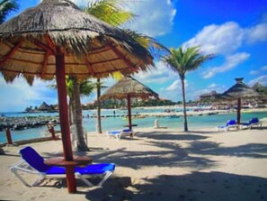 On the beach, sun-loungers, beach towels - Luxurious beachfront condo on Riviera Maya, 2 bdrm, large balconies, 1575 sq ft (Puerto Aventuras)
